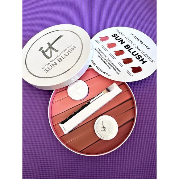 it Cosmetics glow with Confidence sun Blush Kit: 2 blushes & 1 face luxe brush - Picture 1 of 3